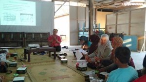 UJB Gelar Workshop Pengolahan Sampah Plastik di Desa Srimulyo